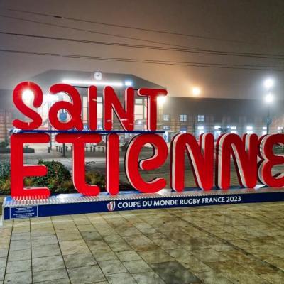installation module coupe du monde rugby 2023 - Saint-Etienne de nuit