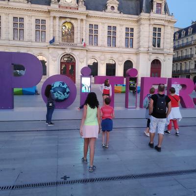 Lettres géantes interactives Ville de Poitiers