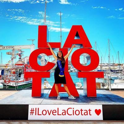 Lettres géantes sur le port de La Ciotat par C2K XXL